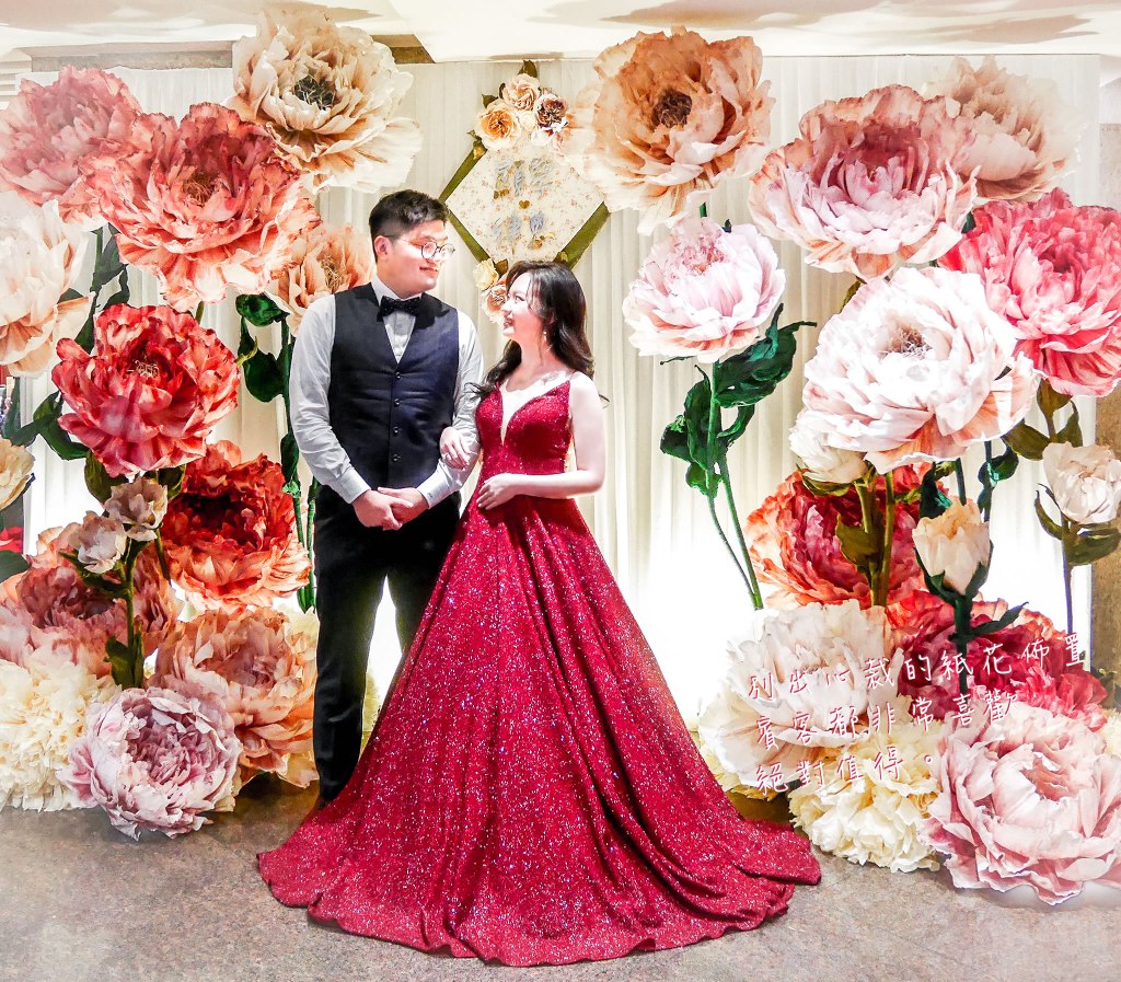 大朵 紙花 花園 花牆 婚禮 佈置