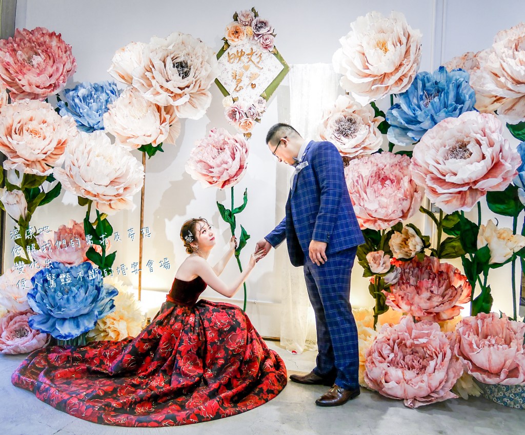 大朵 紙花 花園 花牆 婚禮 佈置