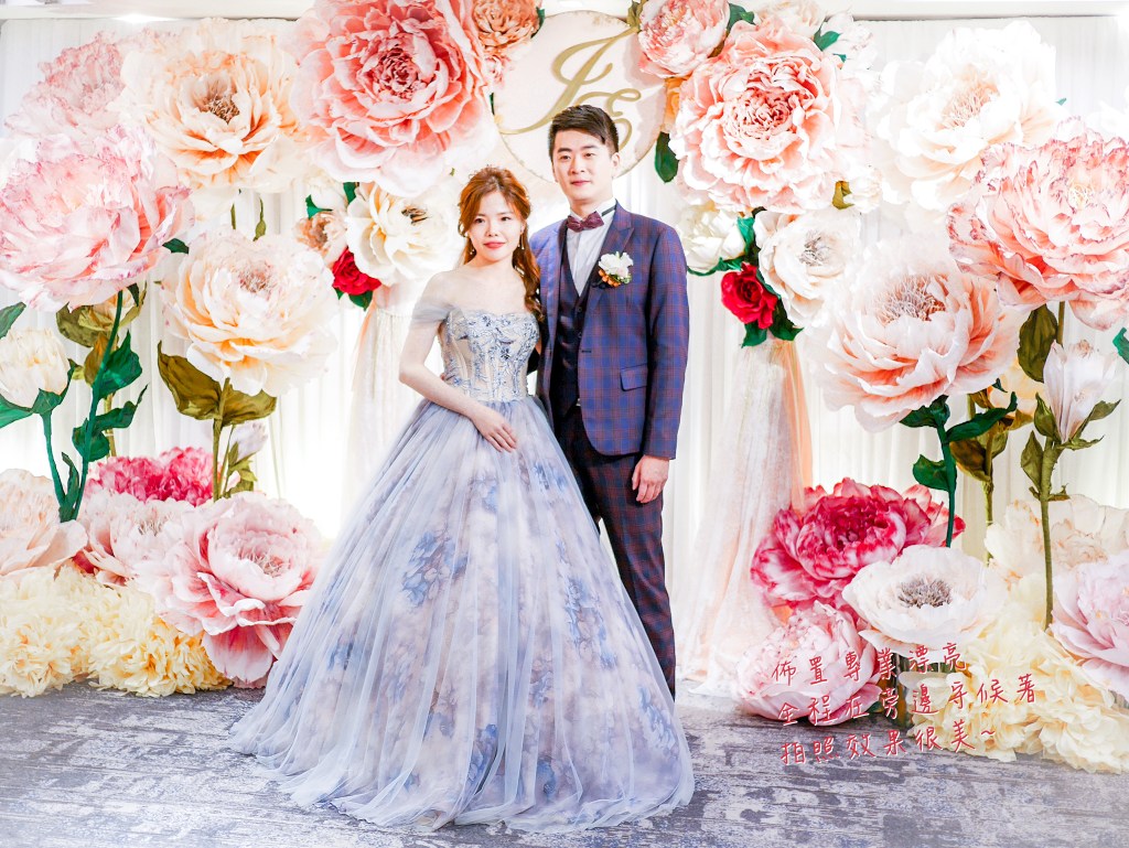 大朵 紙花 花園 花牆 婚禮 佈置